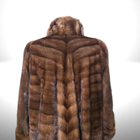 Adriana Furs Genuine Fur Coat – Made in Canada – Size 10–14 (Roomy) – Excellent - Picture 7 of 16